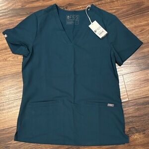 Figs Women's Short Sleeve Top in Caribbean blue size S